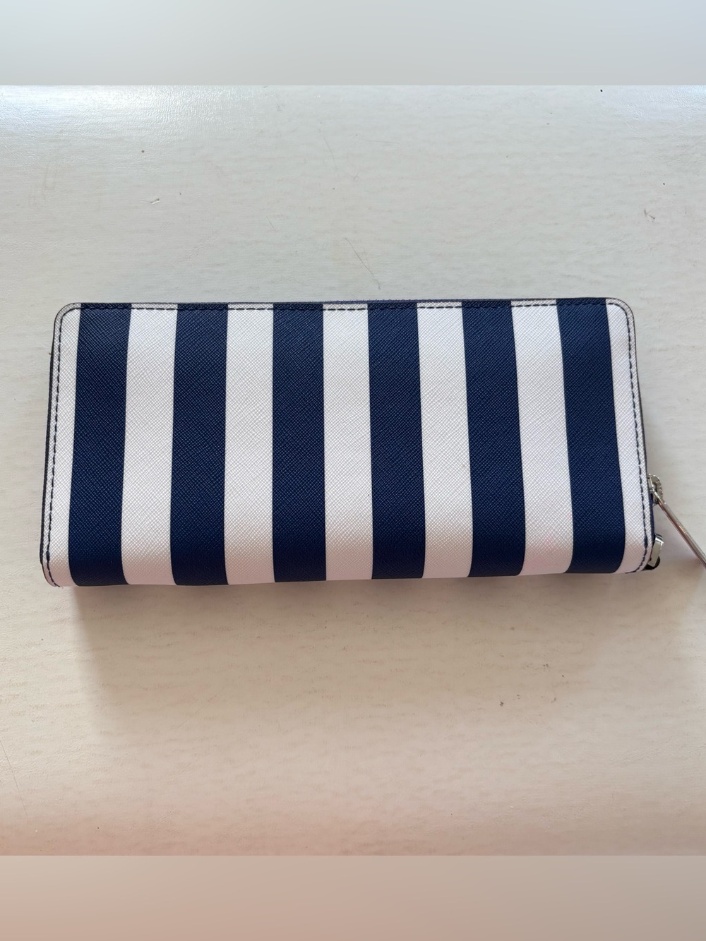 Michael Kors Navy & White Striped Long Zip Wallet EUC - Picture 2 of 11